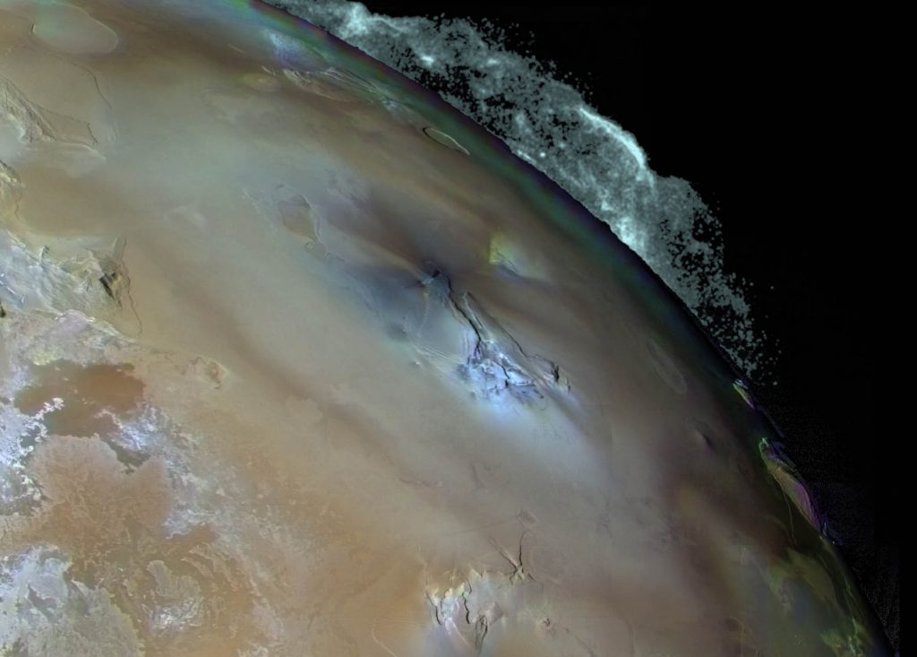 Atividade vulcânica em Io, satélite de Júpiter. Imagem da sonda Galileo (NASA).