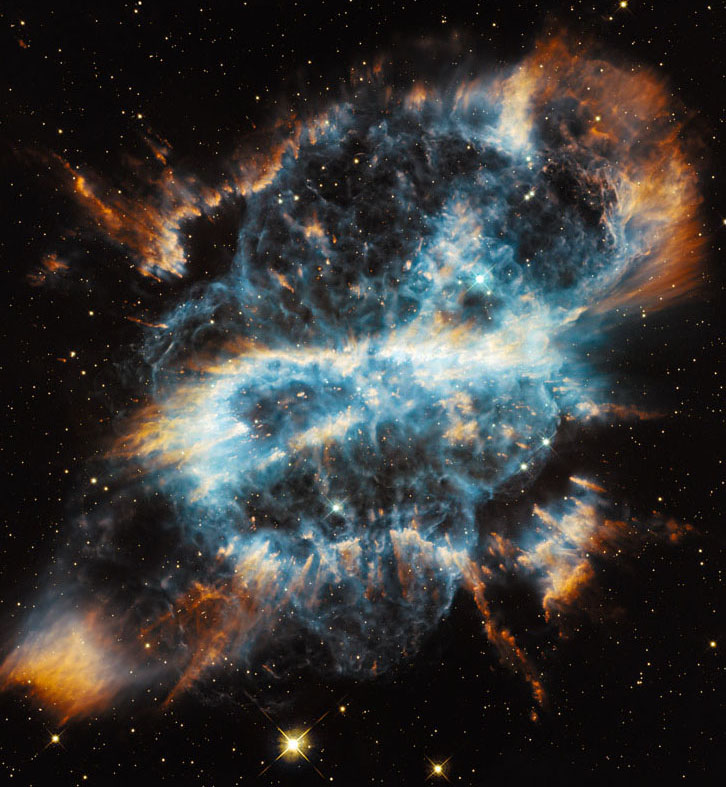 Nebulosa planetária NGC 5189. Uma estrela agonizante doa gentilmente seus átomos para o espaço interestelar. Eventualmente novos mundos irão incorporá-los. Crédito da imagem: NASA/ESA/Hubble Heritage Team (STScI/AURA).
